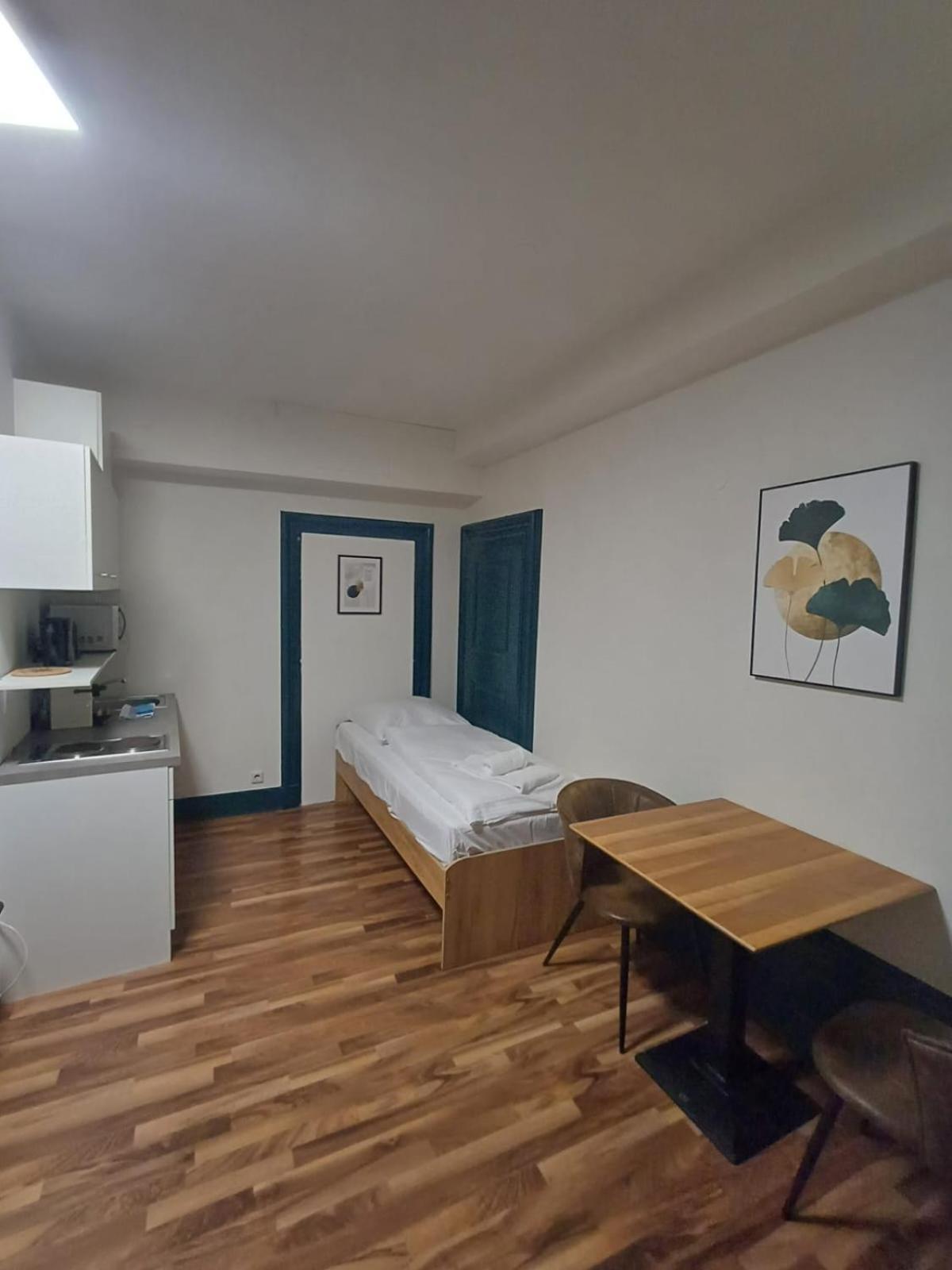 Crown Living Villa Blumenau Studios, Smarttv, Parkplatz ลุสเตอเนา ภายนอก รูปภาพ