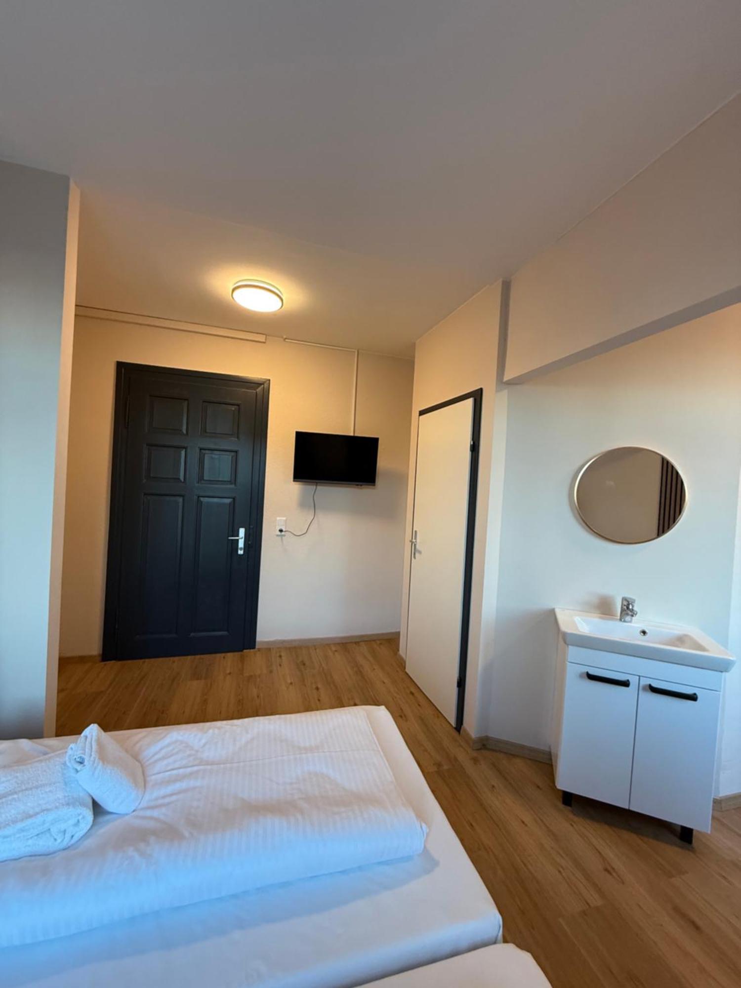 Crown Living Villa Blumenau Studios, Smarttv, Parkplatz ลุสเตอเนา ภายนอก รูปภาพ