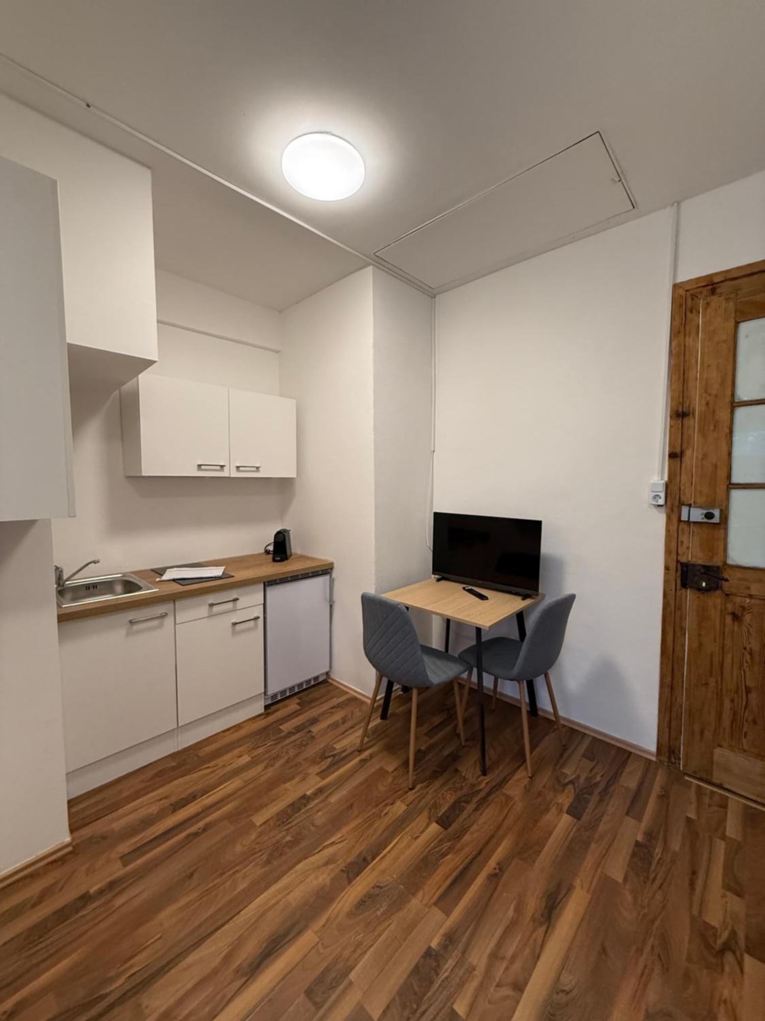 Crown Living Villa Blumenau Studios, Smarttv, Parkplatz ลุสเตอเนา ภายนอก รูปภาพ